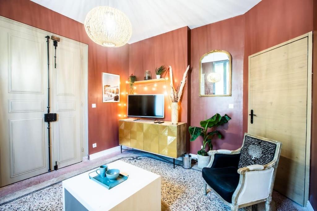 La Suite 2 Pieces Lit Queen Size Entree Privee ニーム エクステリア 写真